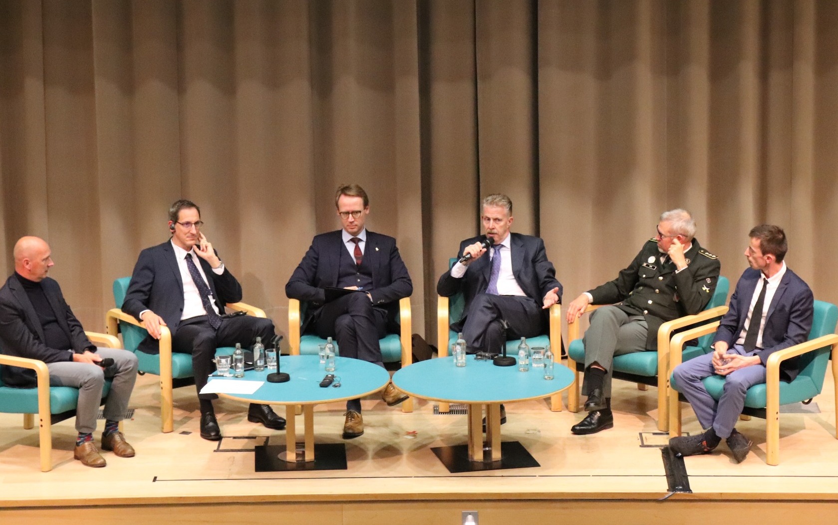Hans Damen tijdens panel discussie op Koninklijke Militaire School in Brussel